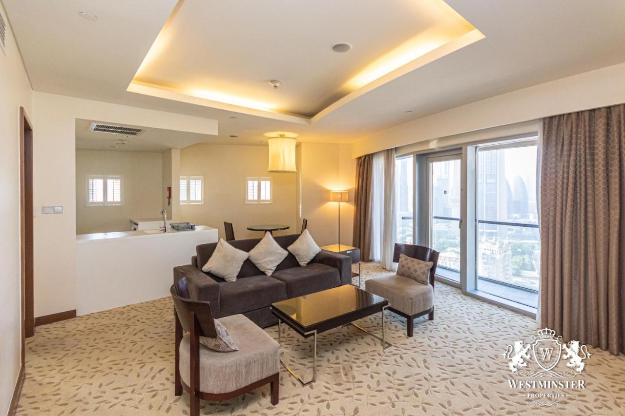 Westminster Dubai Mall Exterior foto A living room in a suite at the Westin